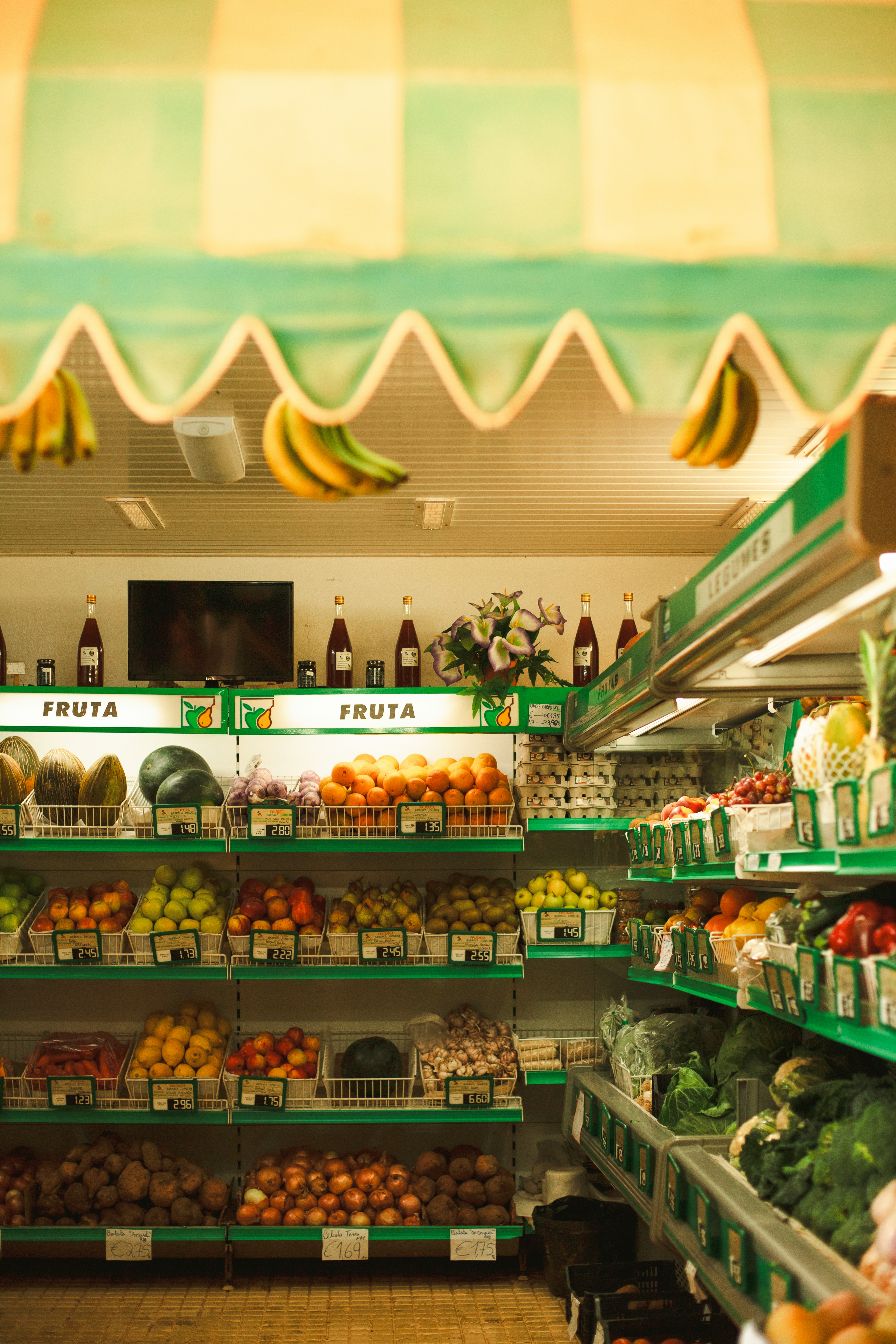 Aisles of fresh groceries and produce at Hello2India, your Indian grocery store in Herndon, VA.